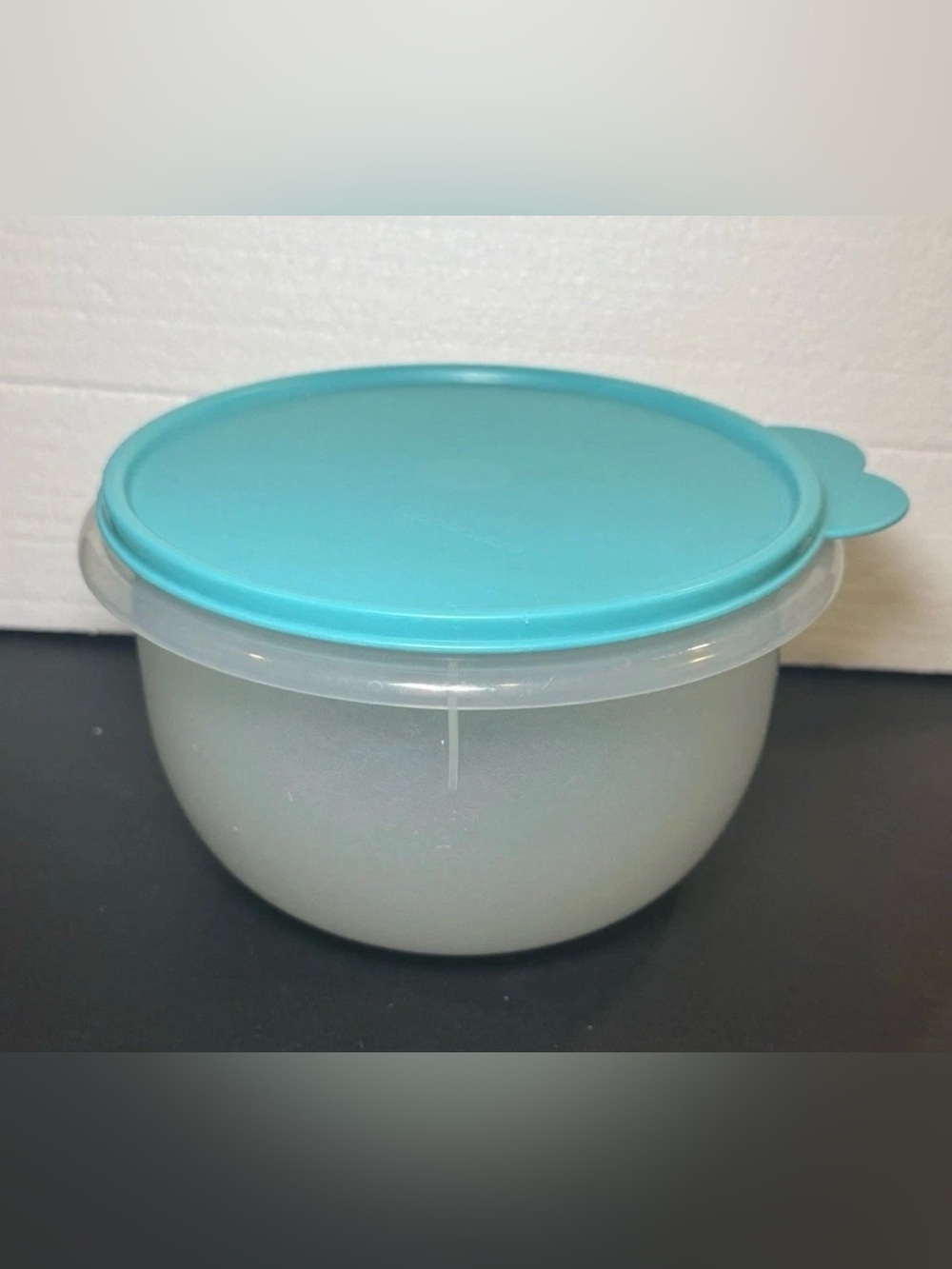 Tupperware Bowl 271-10 With Aqua Blue Seal Tight Lid 2517C-4 | 7"D 4.5"T